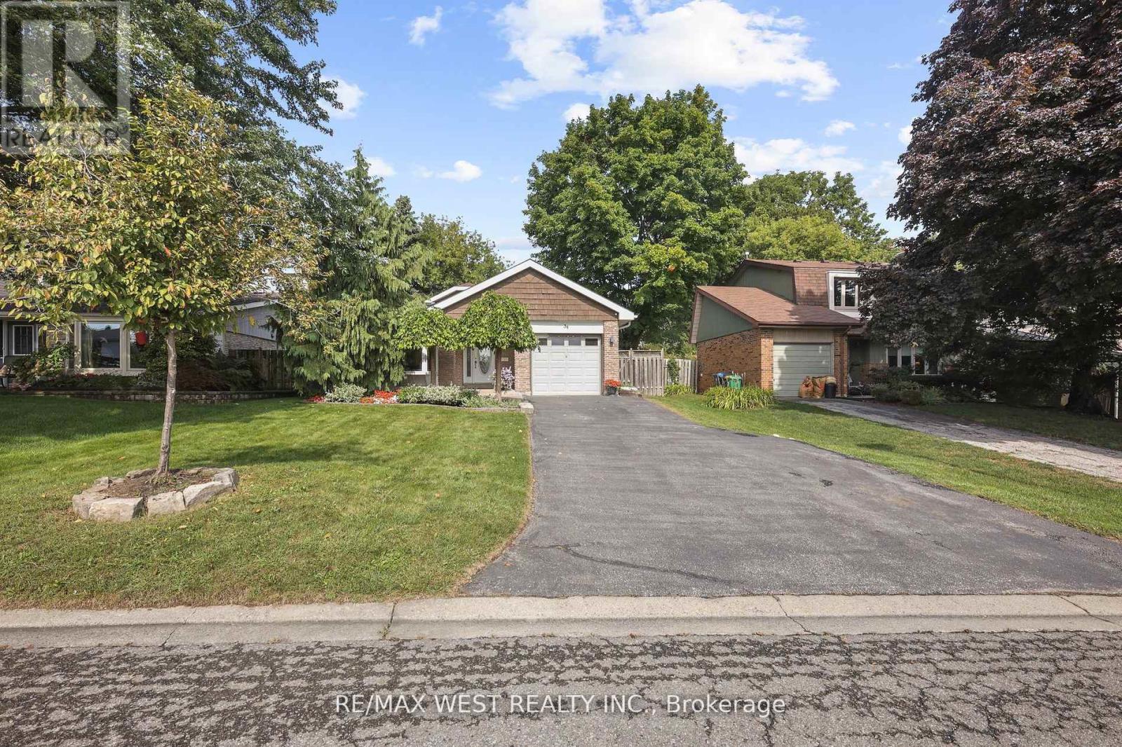 34 LORRAINE CRESCENT, Brampton, Ontario