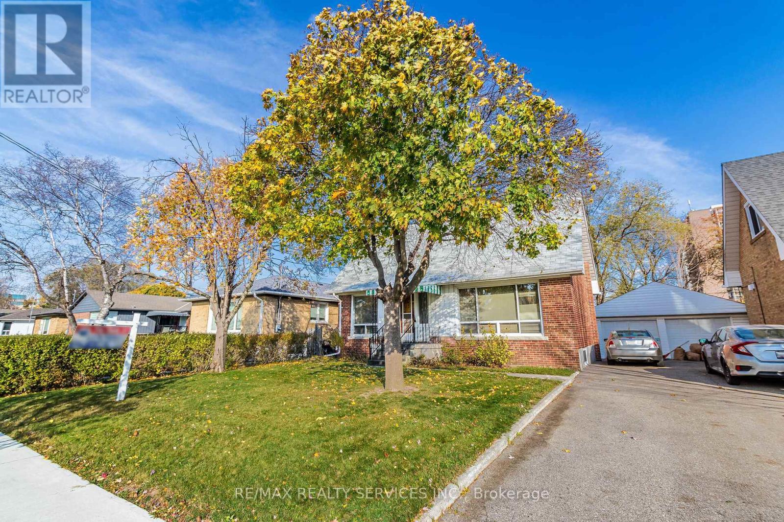 19 Mulgrove Drive, Toronto, Ontario  M9C 2R1 - Photo 2 - W10409671