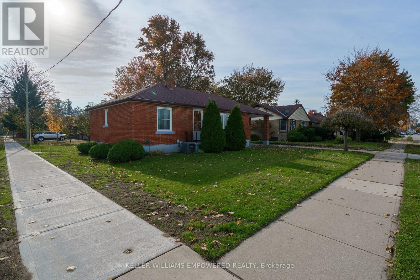 711 Bowan Street, Strathroy-Caradoc, Ontario  N0L 1W0 - Photo 2 - X10409457