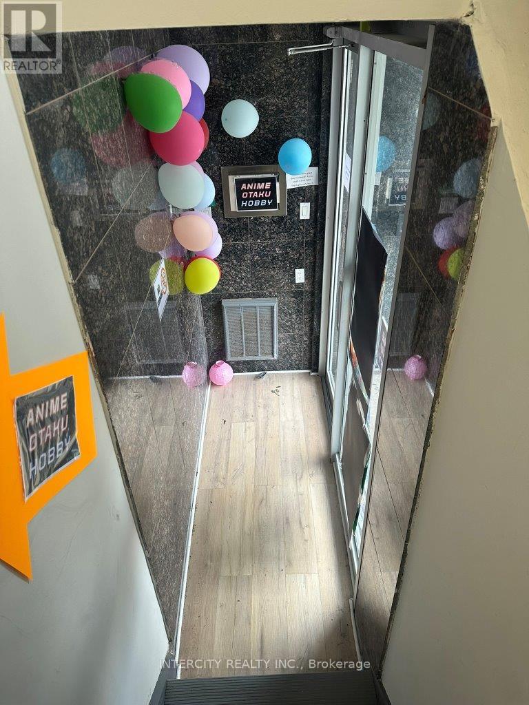 2nd Flr - 627 Bloor Street W, Toronto, Ontario  M6G 1K8 - Photo 3 - C10411526