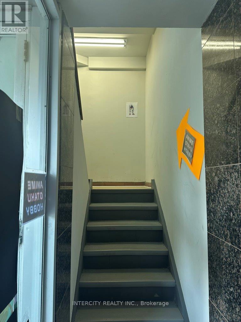 2nd Flr - 627 Bloor Street W, Toronto, Ontario  M6G 1K8 - Photo 4 - C10411526