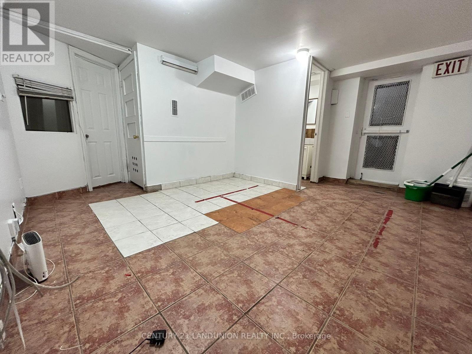 Bsmt - 4972 Dundas Street W, Toronto (Islington-City Centre West), Ontario  M9A 1B7 - Photo 20 - W9512392