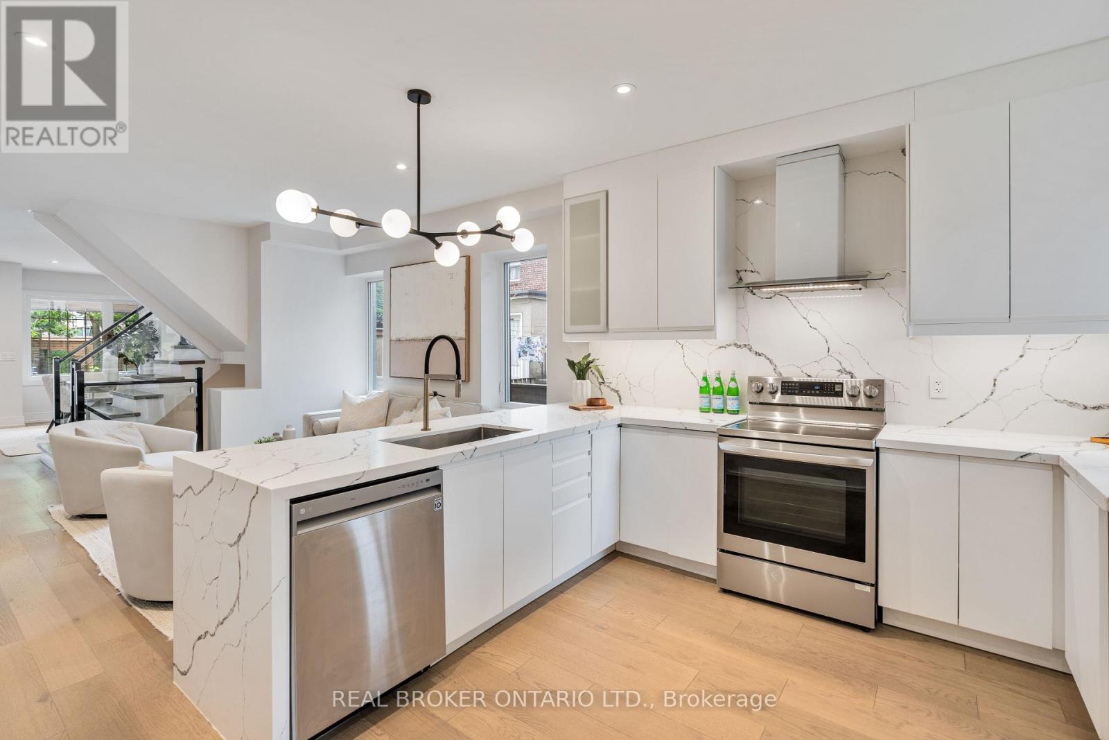 168 Essex Street, Toronto, Ontario  M6G 1T5 - Photo 14 - W10411258