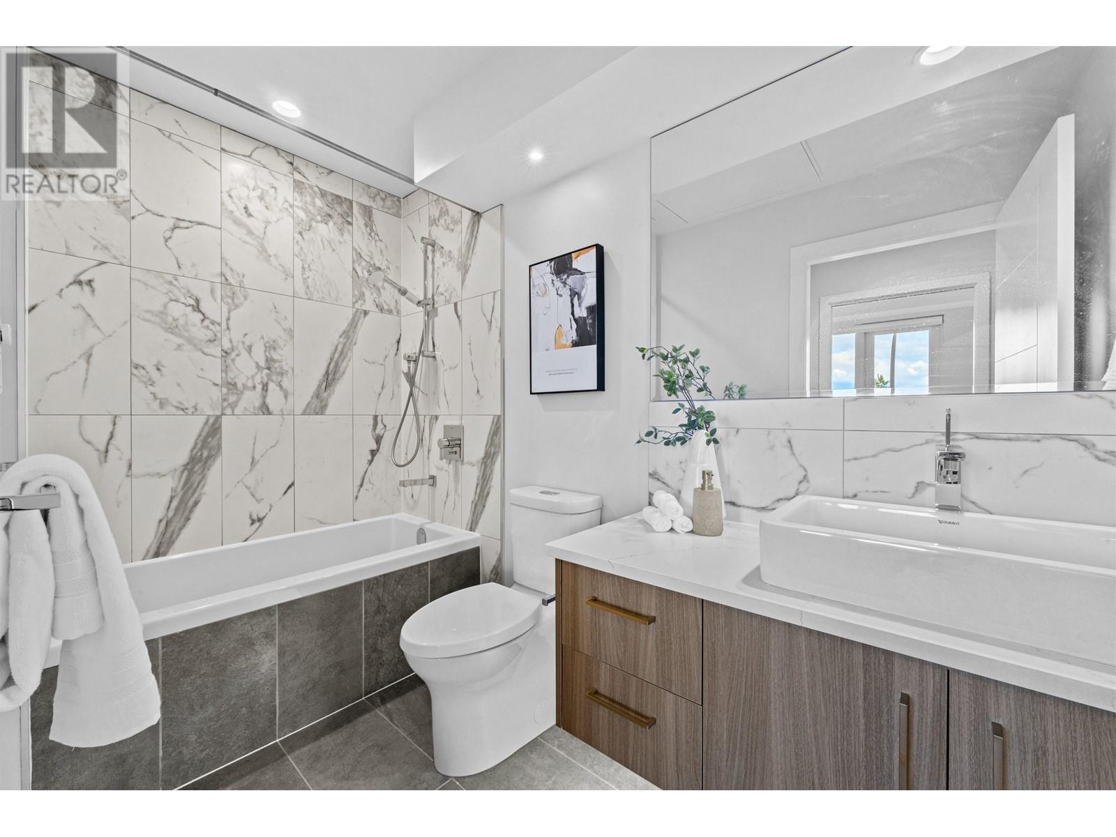 Listing Picture 11 of 23 : 206 528 W KING EDWARD AVENUE, Vancouver / 溫哥華 - 魯藝地產 Yvonne Lu Group - MLS Medallion Club Member