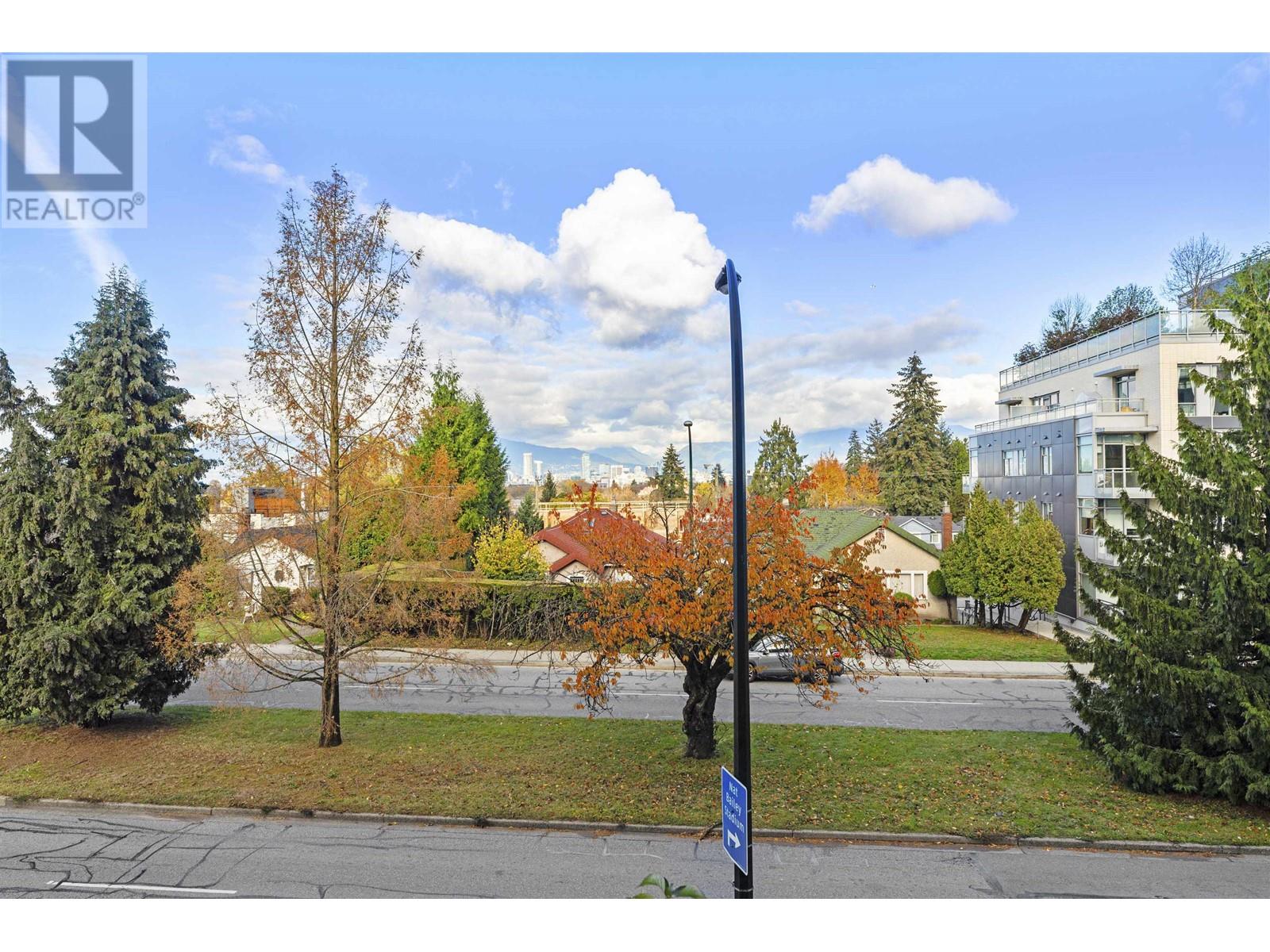Listing Picture 16 of 23 : 206 528 W KING EDWARD AVENUE, Vancouver / 溫哥華 - 魯藝地產 Yvonne Lu Group - MLS Medallion Club Member