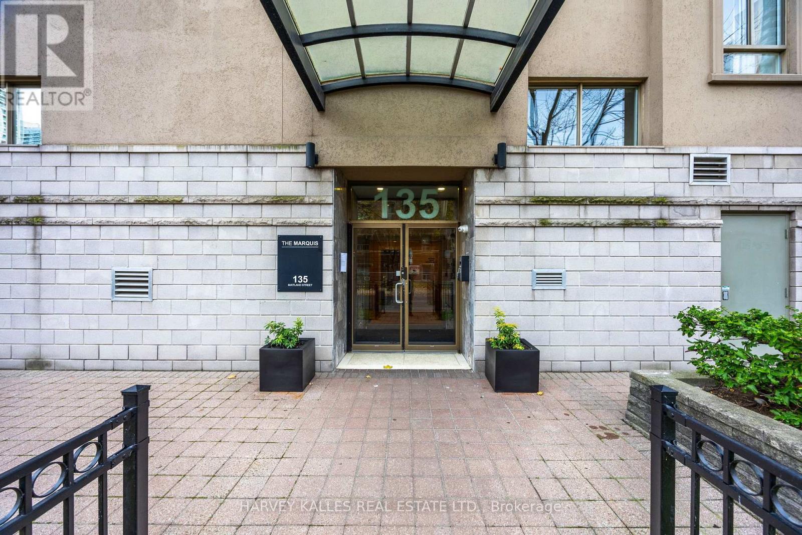 205 - 135 Maitland Street W, Toronto, Ontario  M4Y 1E5 - Photo 2 - C10412409