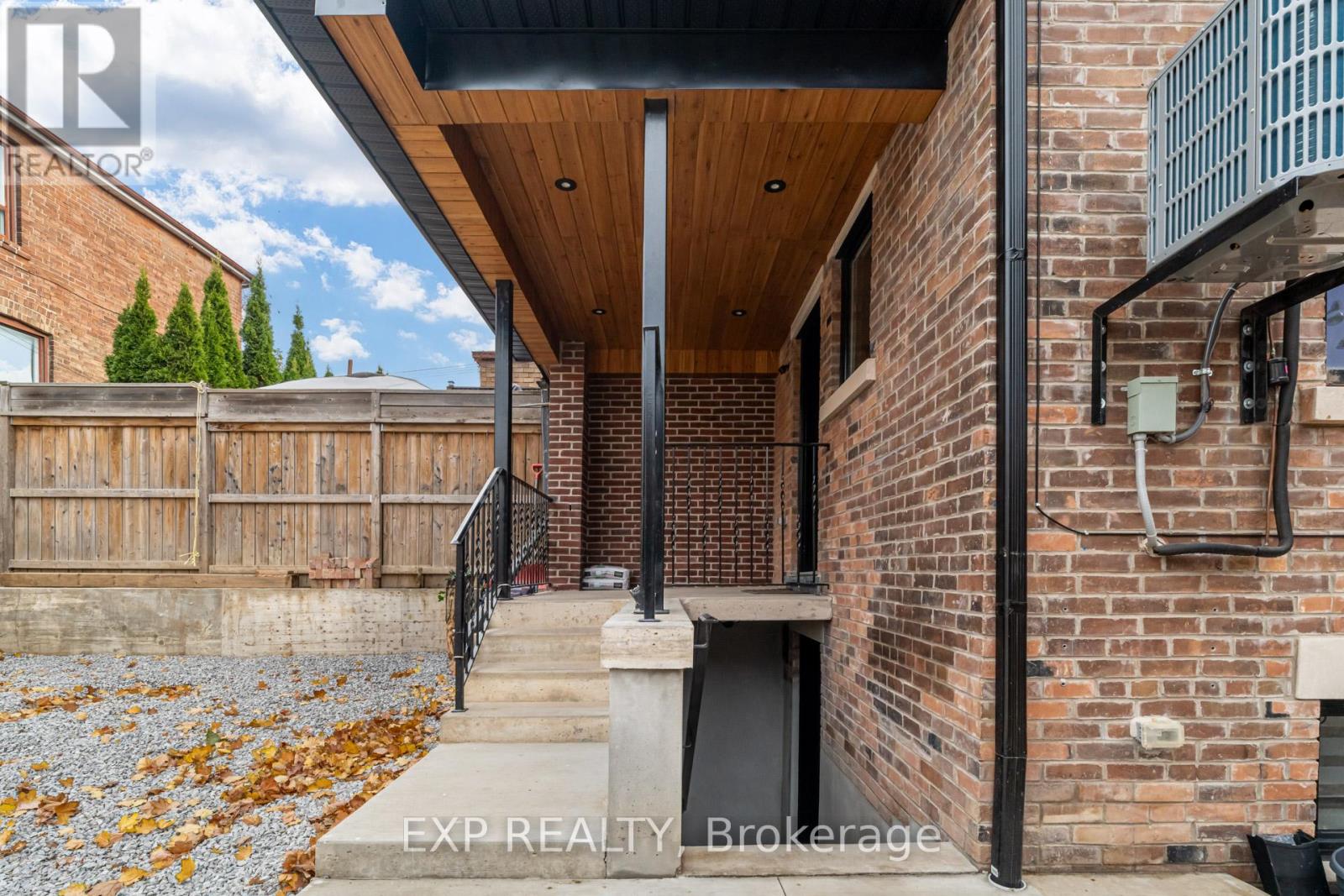 Lower - 186 Rosemount Avenue, Toronto, Ontario  M6H 2M9 - Photo 12 - W10412430