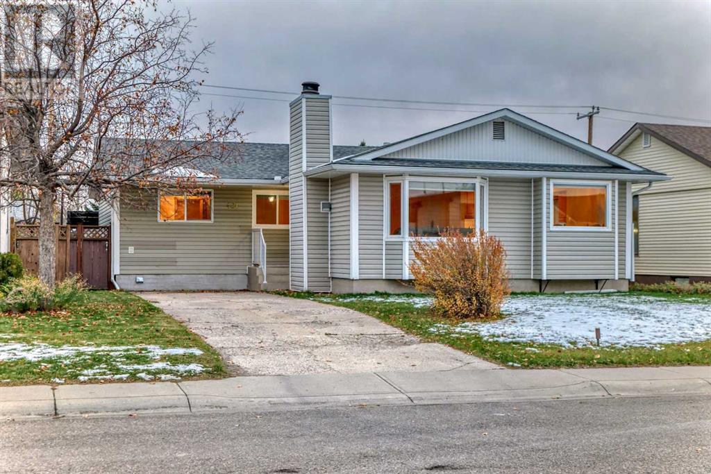 421 1 Avenue SE, Airdrie, Alberta