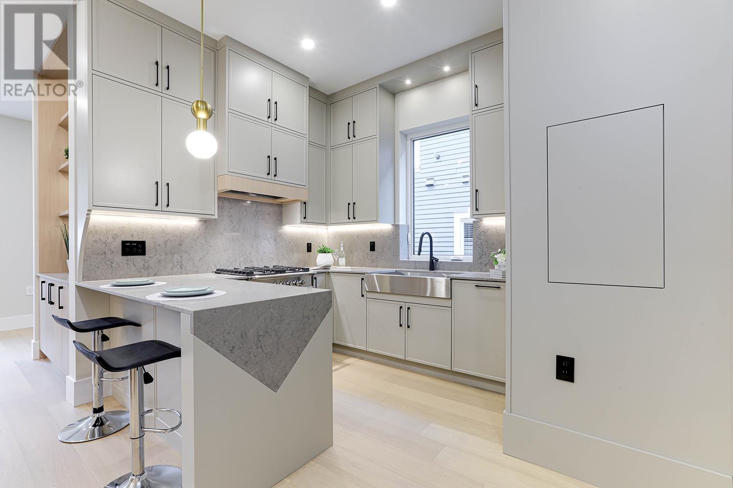 Listing Picture 11 of 35 : 1 1826 E 2ND AVENUE, Vancouver / 溫哥華 - 魯藝地產 Yvonne Lu Group - MLS Medallion Club Member