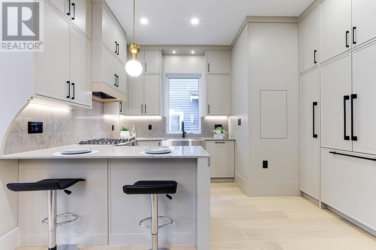 Listing Picture 12 of 35 : 1 1826 E 2ND AVENUE, Vancouver / 溫哥華 - 魯藝地產 Yvonne Lu Group - MLS Medallion Club Member