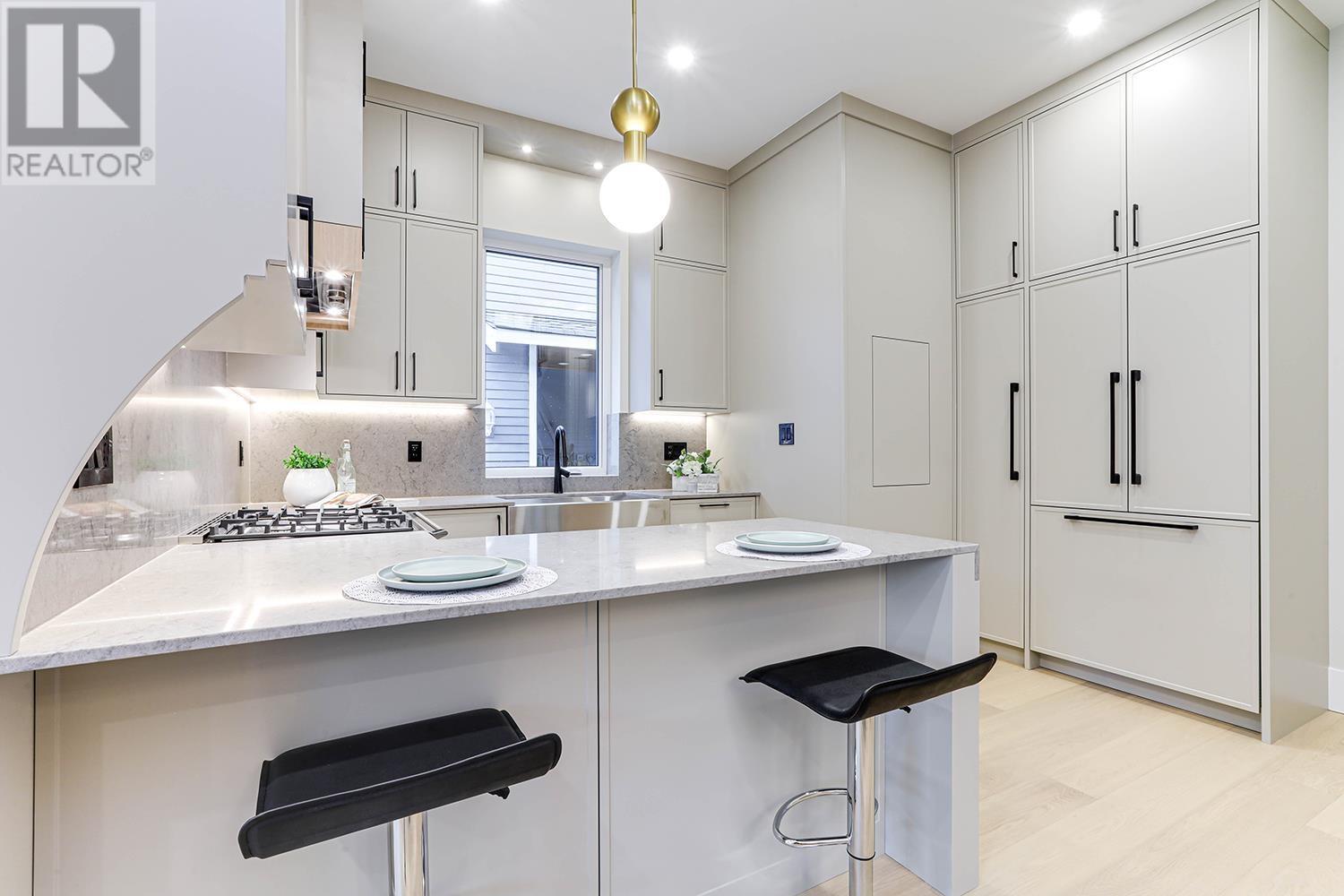 Listing Picture 13 of 35 : 1 1826 E 2ND AVENUE, Vancouver / 溫哥華 - 魯藝地產 Yvonne Lu Group - MLS Medallion Club Member