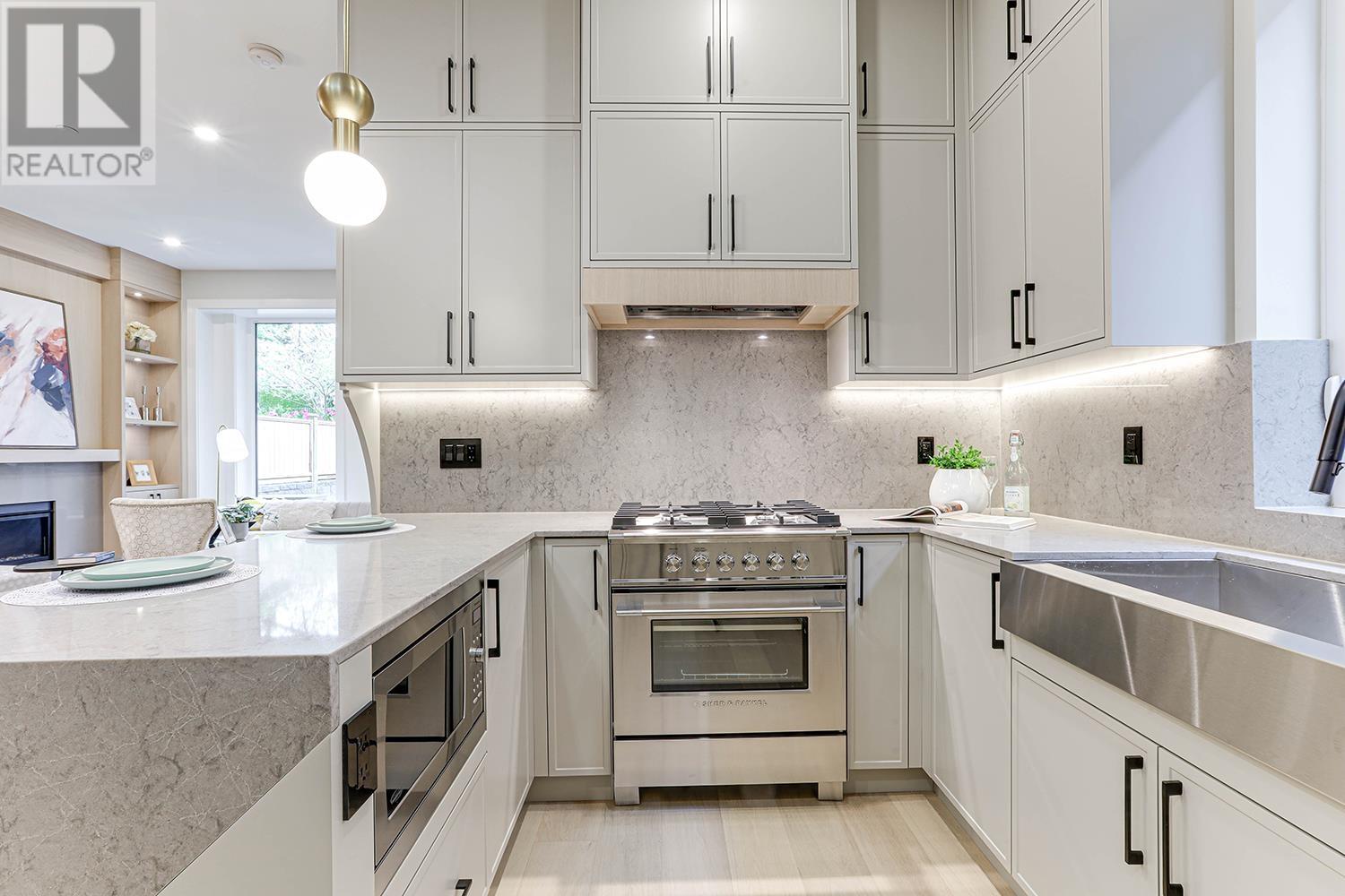 Listing Picture 14 of 35 : 1 1826 E 2ND AVENUE, Vancouver / 溫哥華 - 魯藝地產 Yvonne Lu Group - MLS Medallion Club Member