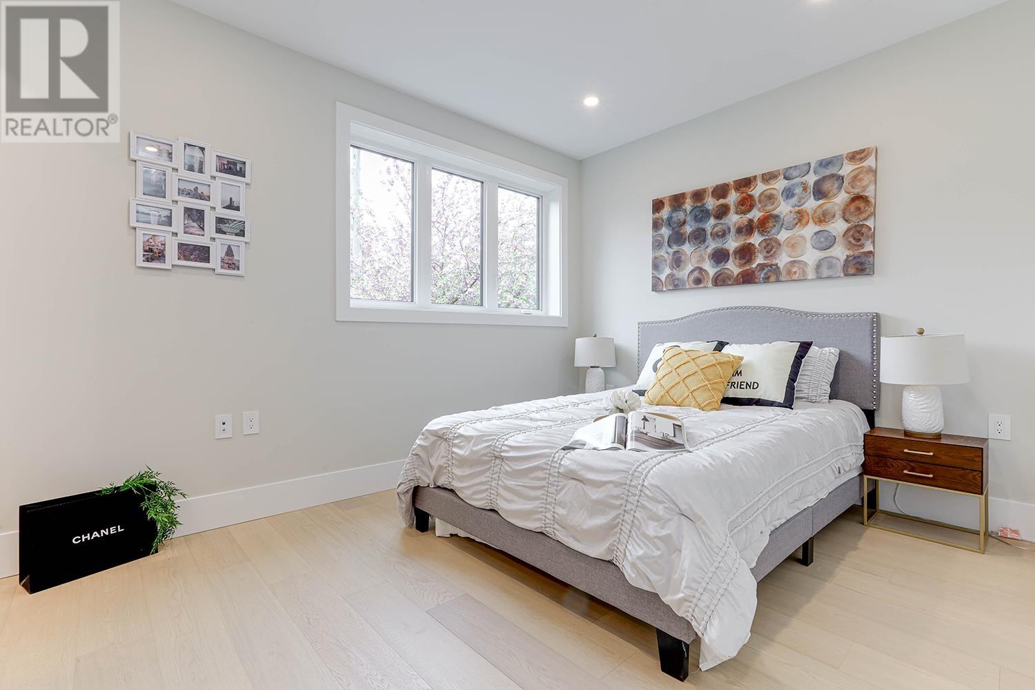 Listing Picture 17 of 35 : 1 1826 E 2ND AVENUE, Vancouver / 溫哥華 - 魯藝地產 Yvonne Lu Group - MLS Medallion Club Member