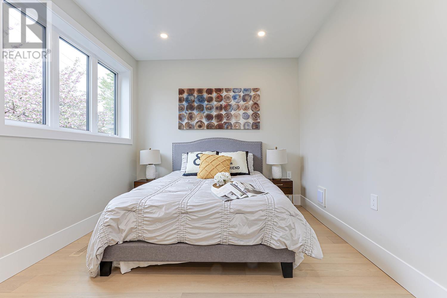 Listing Picture 18 of 35 : 1 1826 E 2ND AVENUE, Vancouver / 溫哥華 - 魯藝地產 Yvonne Lu Group - MLS Medallion Club Member