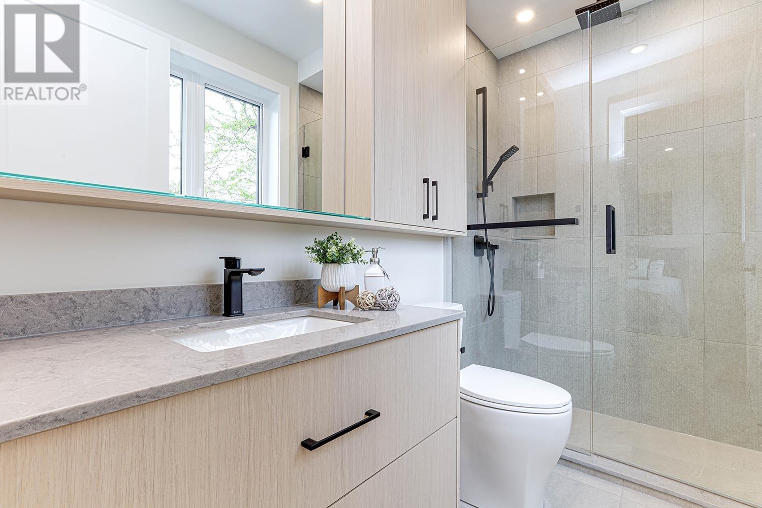 Listing Picture 22 of 35 : 1 1826 E 2ND AVENUE, Vancouver / 溫哥華 - 魯藝地產 Yvonne Lu Group - MLS Medallion Club Member