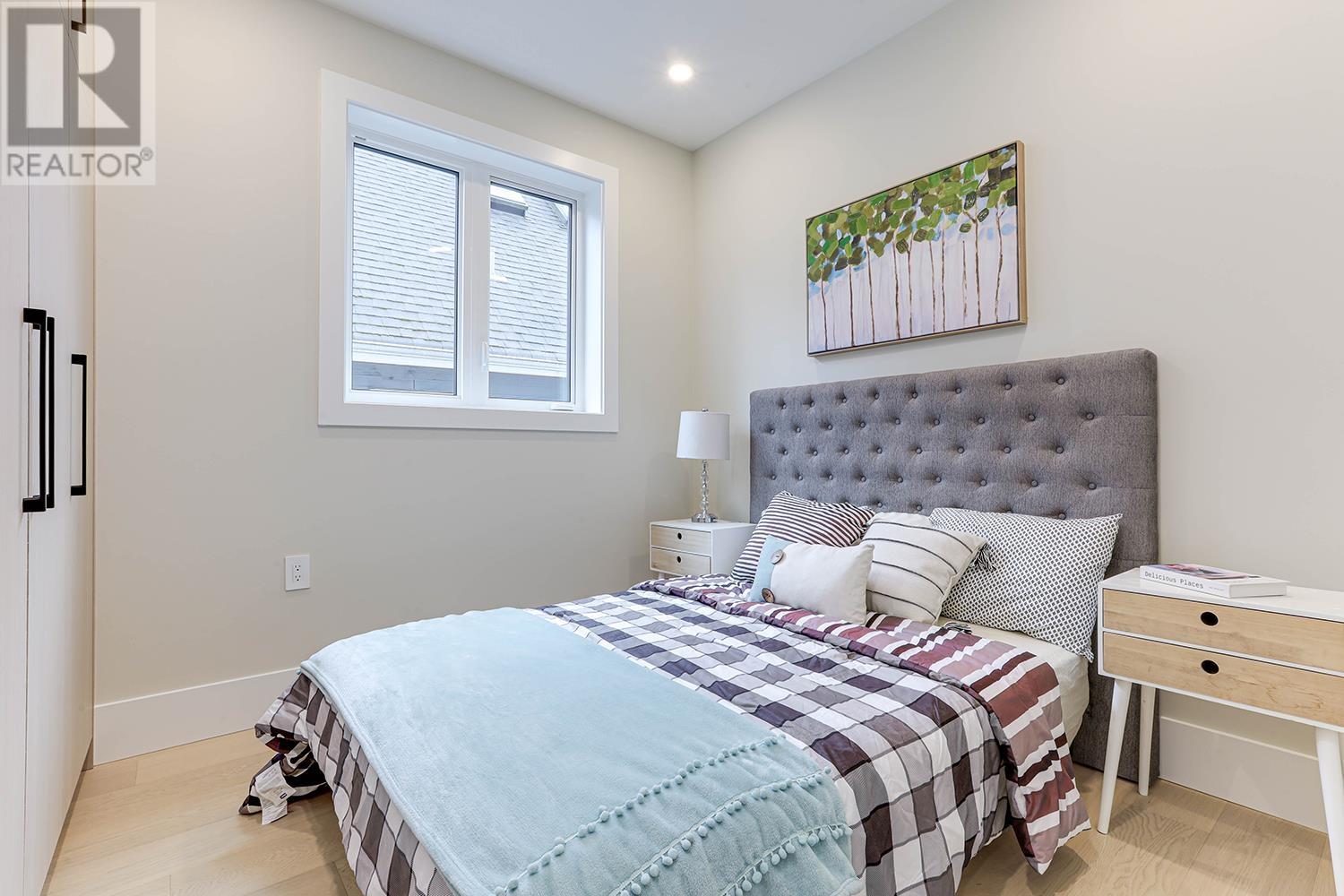 Listing Picture 23 of 35 : 1 1826 E 2ND AVENUE, Vancouver / 溫哥華 - 魯藝地產 Yvonne Lu Group - MLS Medallion Club Member