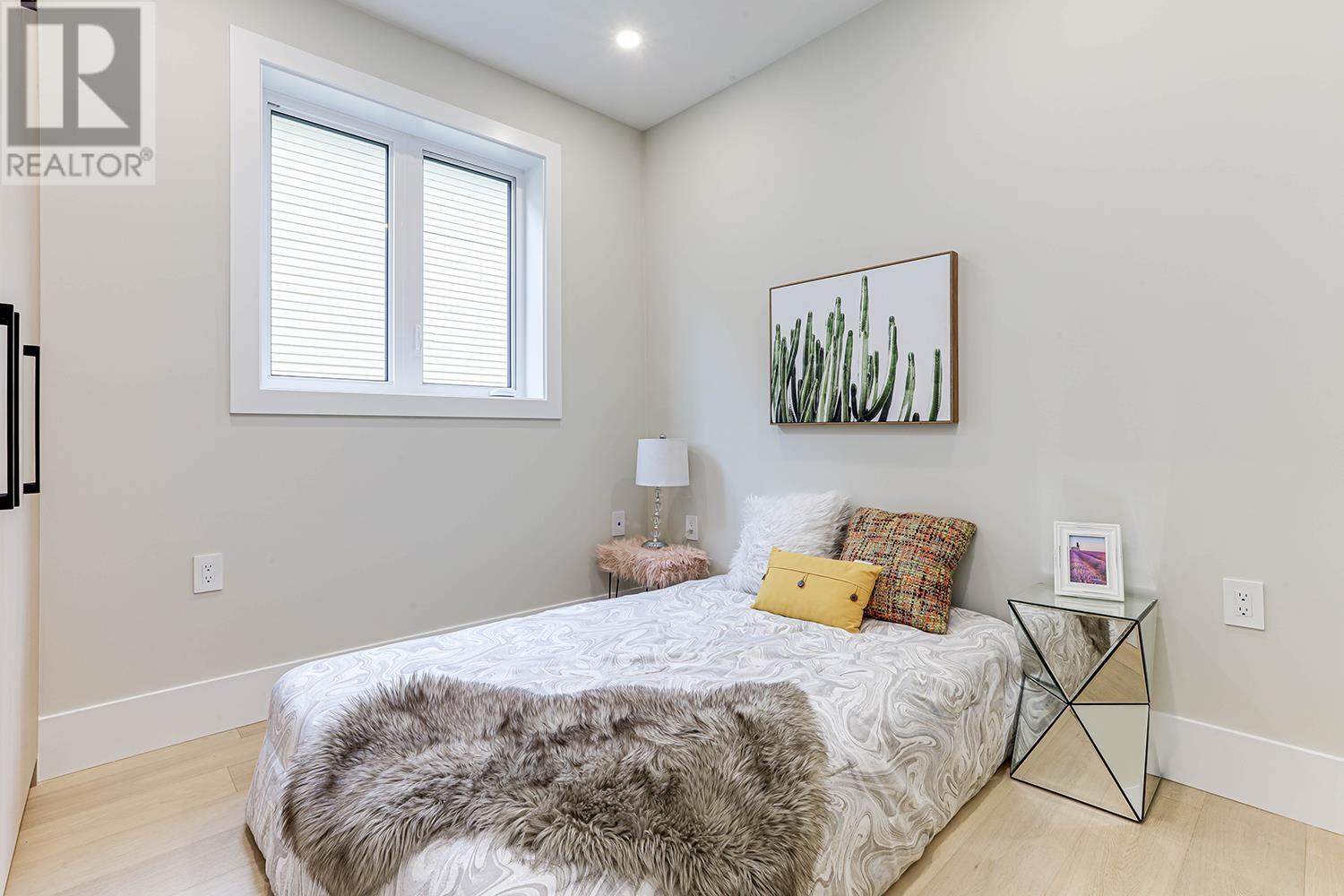 Listing Picture 25 of 35 : 1 1826 E 2ND AVENUE, Vancouver / 溫哥華 - 魯藝地產 Yvonne Lu Group - MLS Medallion Club Member