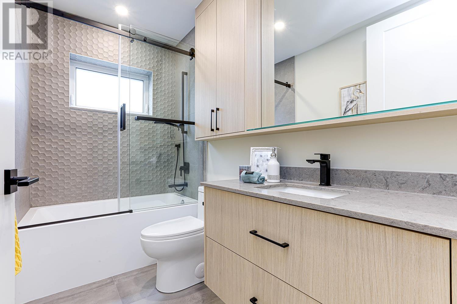 Listing Picture 27 of 35 : 1 1826 E 2ND AVENUE, Vancouver / 溫哥華 - 魯藝地產 Yvonne Lu Group - MLS Medallion Club Member