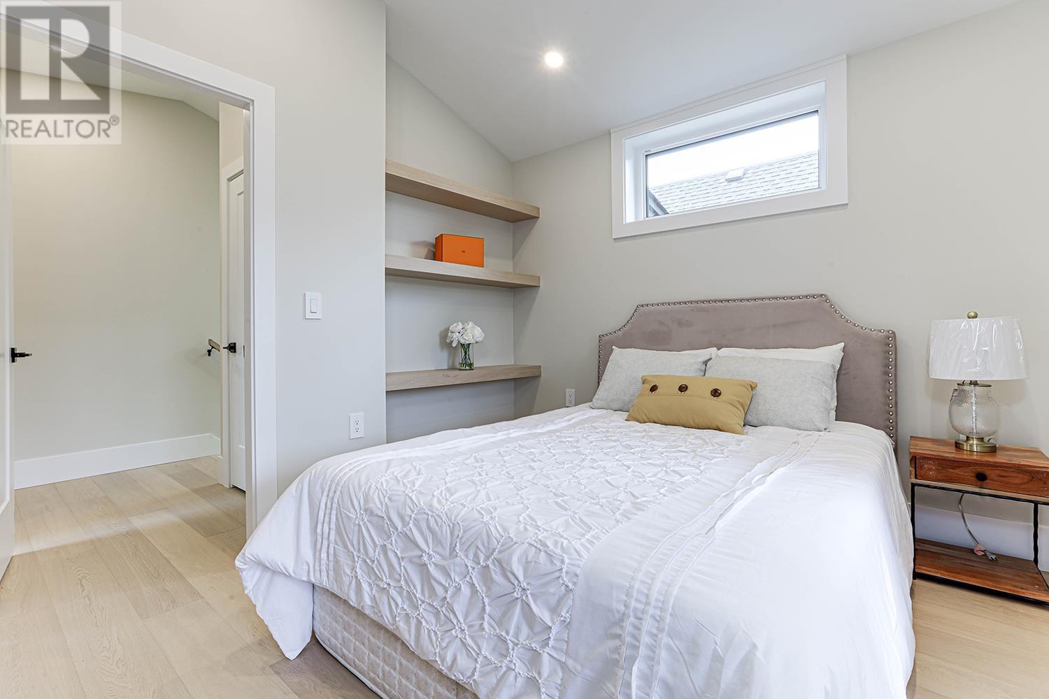 Listing Picture 29 of 35 : 1 1826 E 2ND AVENUE, Vancouver / 溫哥華 - 魯藝地產 Yvonne Lu Group - MLS Medallion Club Member