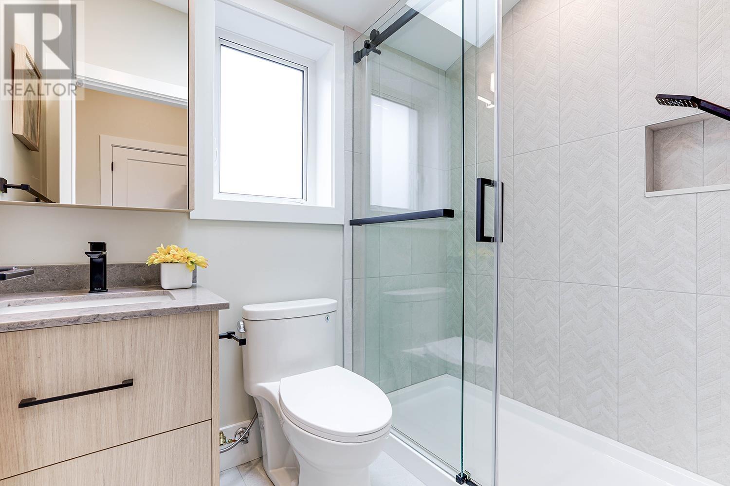 Listing Picture 32 of 35 : 1 1826 E 2ND AVENUE, Vancouver / 溫哥華 - 魯藝地產 Yvonne Lu Group - MLS Medallion Club Member