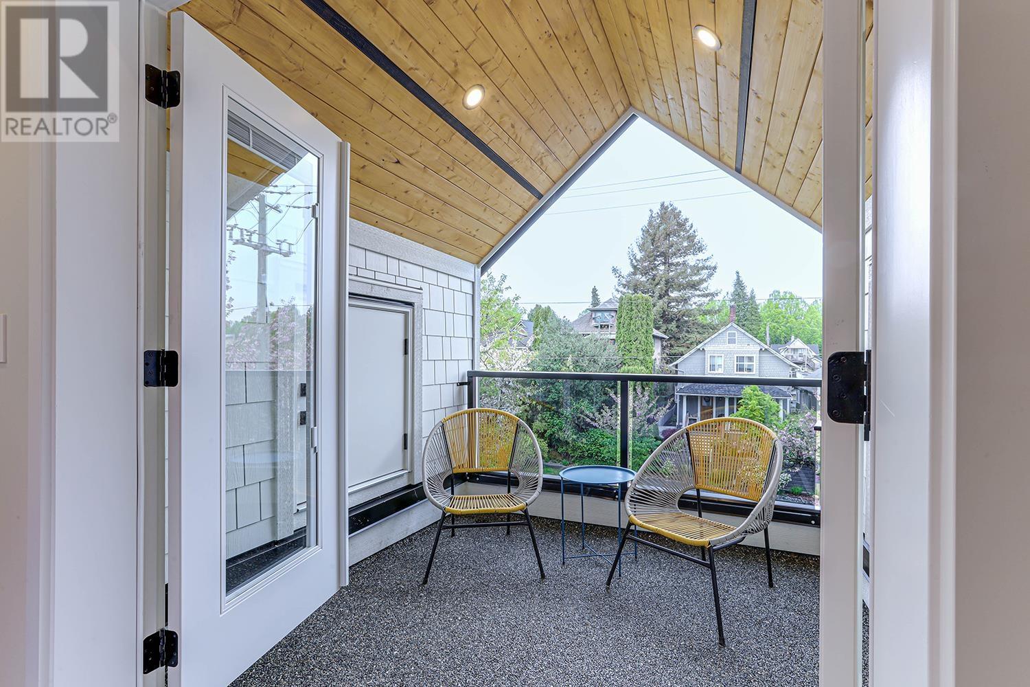 Listing Picture 33 of 35 : 1 1826 E 2ND AVENUE, Vancouver / 溫哥華 - 魯藝地產 Yvonne Lu Group - MLS Medallion Club Member