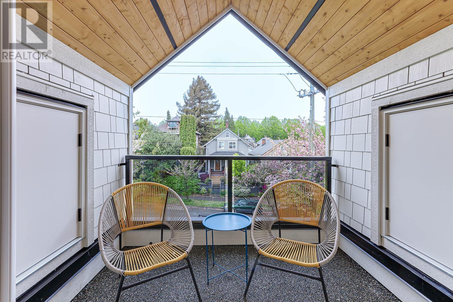 Listing Picture 34 of 35 : 1 1826 E 2ND AVENUE, Vancouver / 溫哥華 - 魯藝地產 Yvonne Lu Group - MLS Medallion Club Member