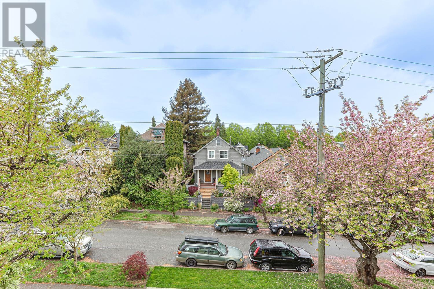 Listing Picture 35 of 35 : 1 1826 E 2ND AVENUE, Vancouver / 溫哥華 - 魯藝地產 Yvonne Lu Group - MLS Medallion Club Member