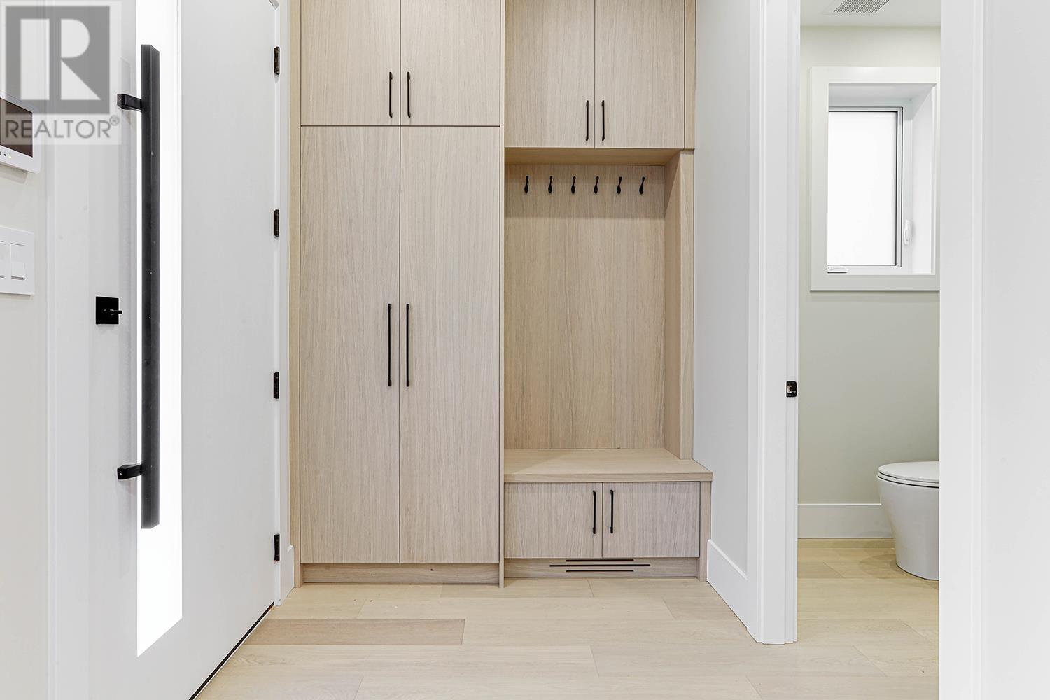 Listing Picture 8 of 35 : 1 1826 E 2ND AVENUE, Vancouver / 溫哥華 - 魯藝地產 Yvonne Lu Group - MLS Medallion Club Member