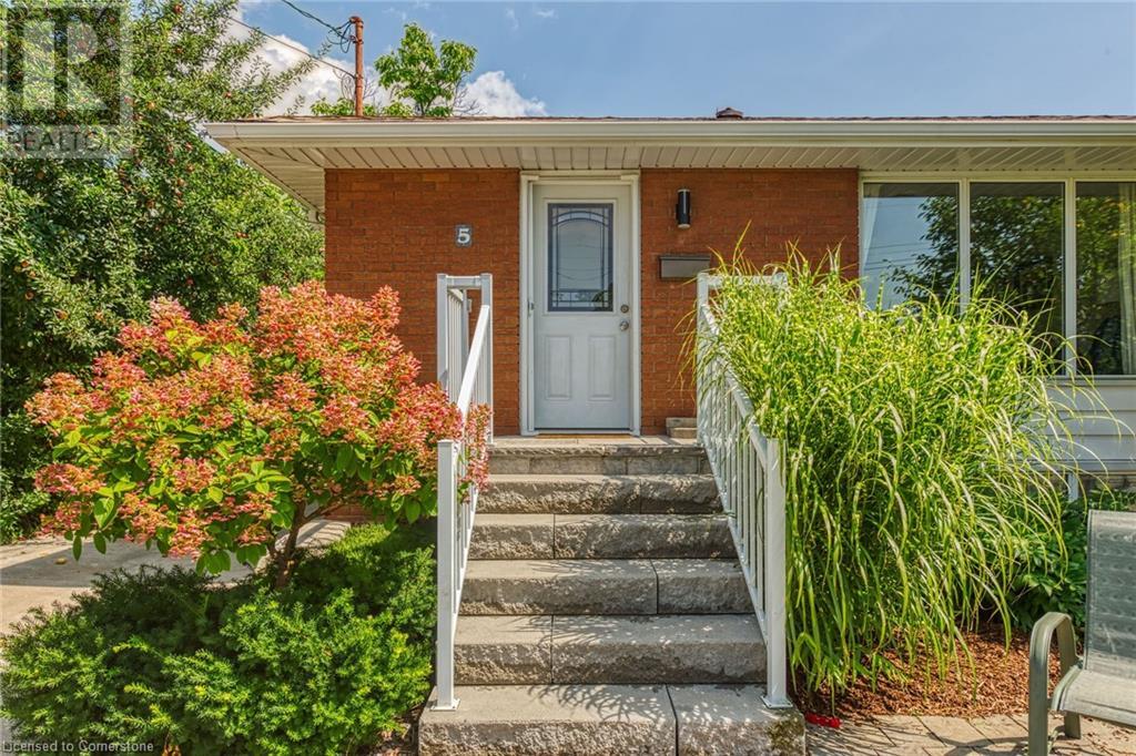 5 Burrwood Drive, Hamilton, Ontario  L9C 3S9 - Photo 9 - 40674835