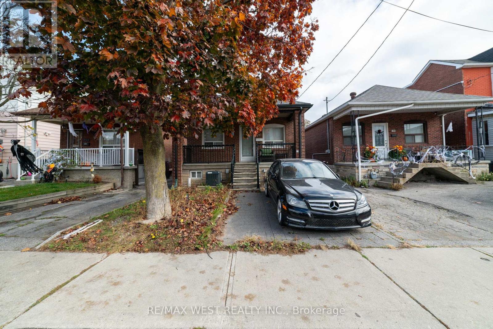 191 CHAMBERS AVENUE, Toronto, Ontario