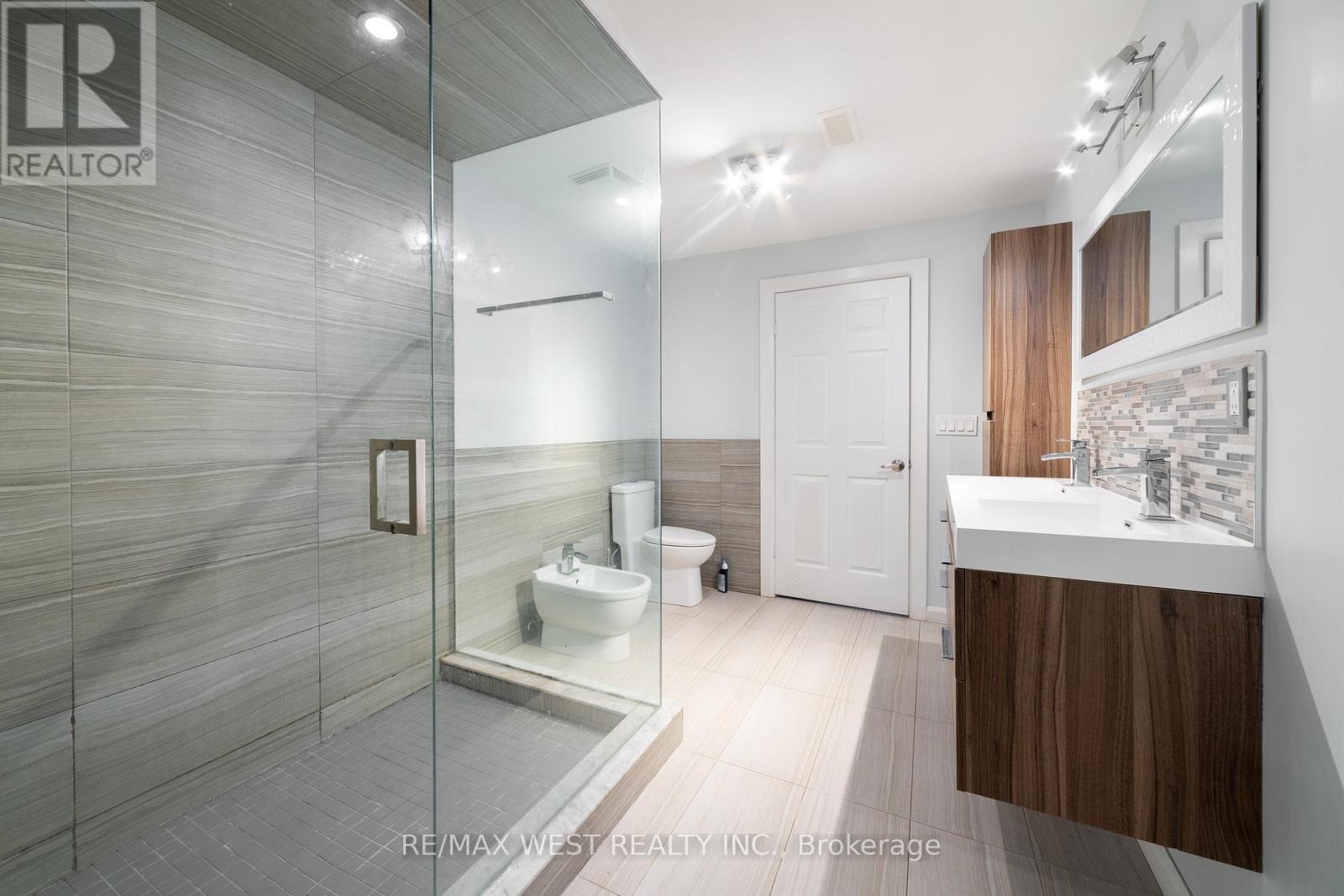 191 Chambers Avenue, Toronto, Ontario  M6N 3M5 - Photo 26 - W10412628