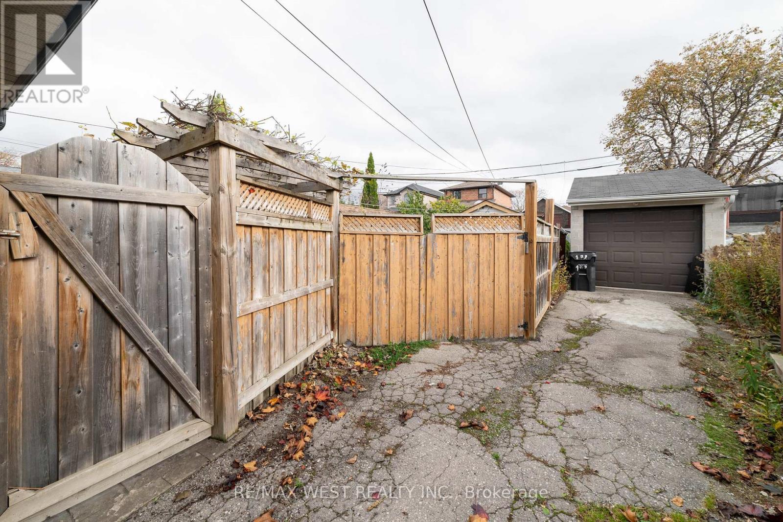 191 Chambers Avenue, Toronto, Ontario  M6N 3M5 - Photo 36 - W10412628