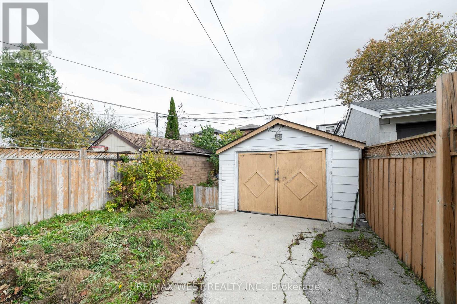 191 Chambers Avenue, Toronto, Ontario  M6N 3M5 - Photo 37 - W10412628