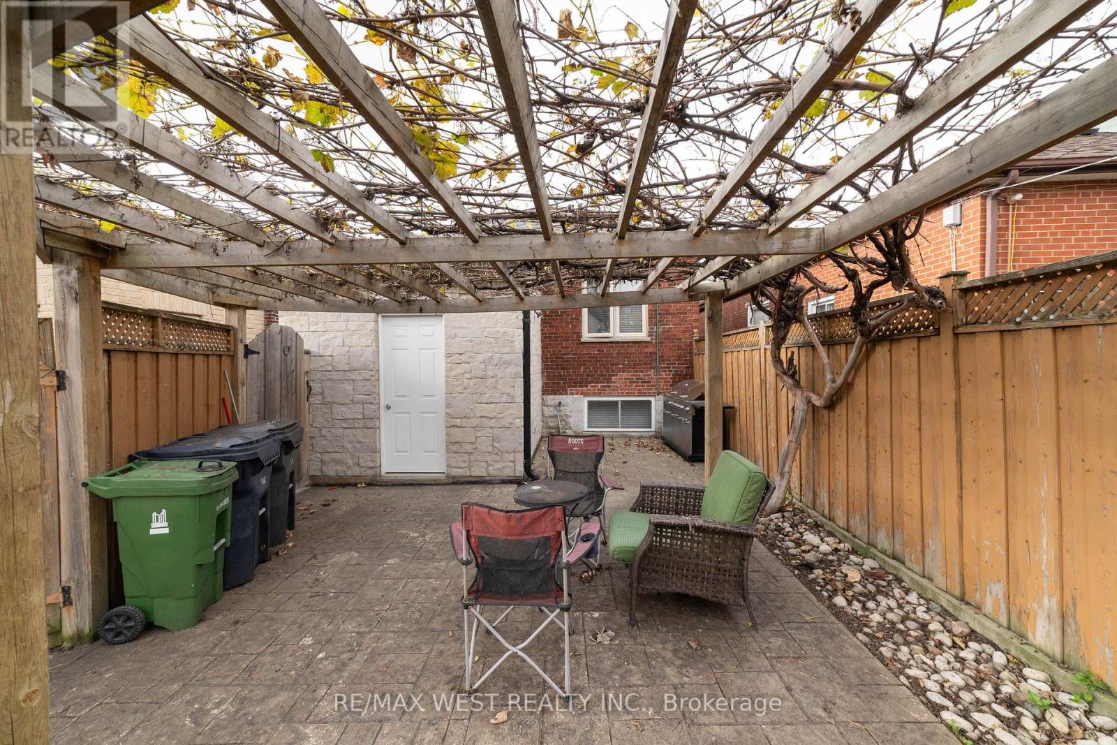 191 Chambers Avenue, Toronto, Ontario  M6N 3M5 - Photo 39 - W10412628