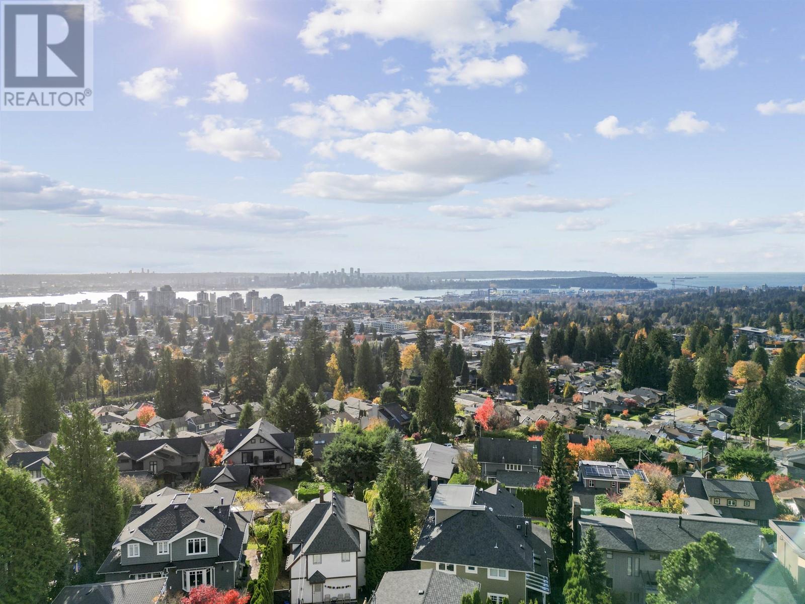 404 Somerset Street, North Vancouver, British Columbia  V7N 1G3 - Photo 2 - R2942731