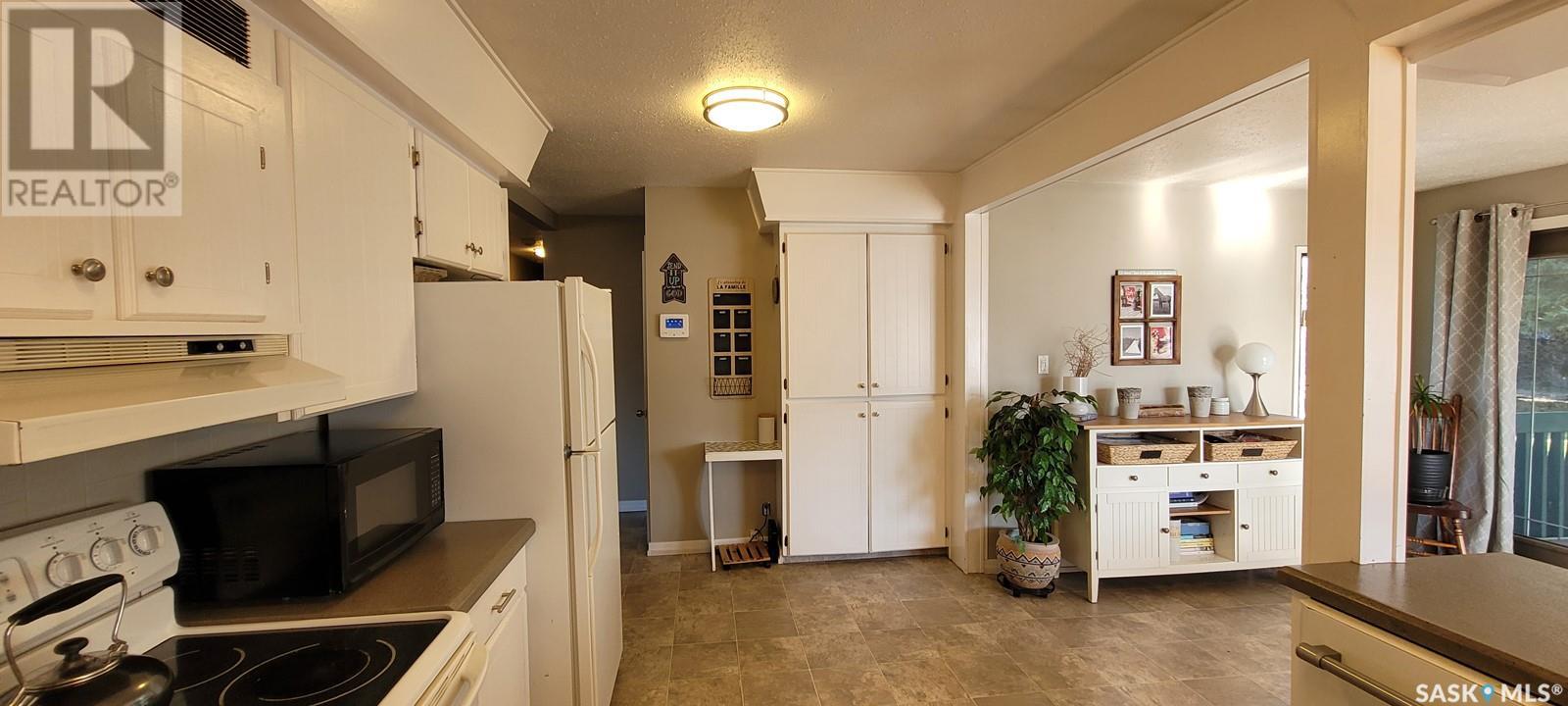 704 Railway Avenue, Loon Lake, Saskatchewan  S0M 1L0 - Photo 13 - SK987786