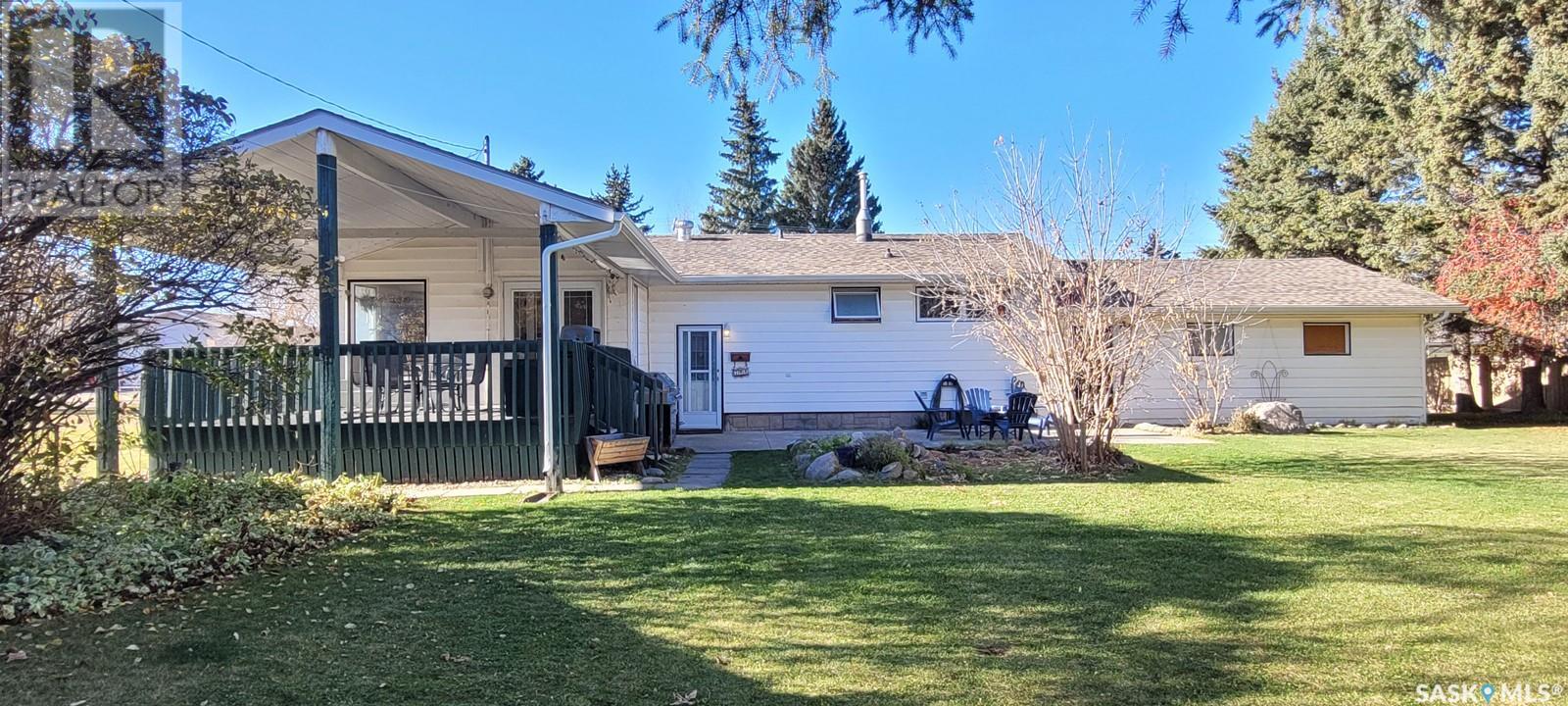 704 Railway Avenue, Loon Lake, Saskatchewan  S0M 1L0 - Photo 29 - SK987786