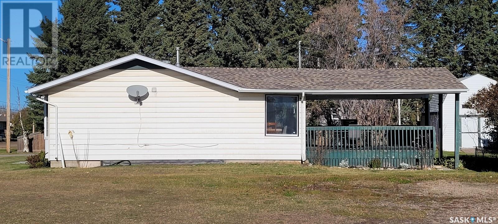 704 Railway Avenue, Loon Lake, Saskatchewan  S0M 1L0 - Photo 30 - SK987786