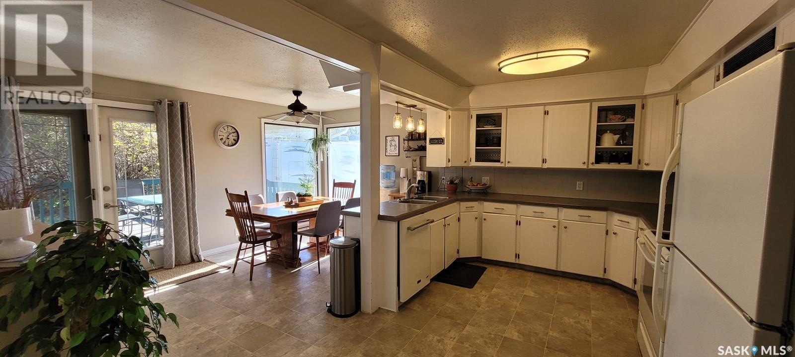 704 Railway Avenue, Loon Lake, Saskatchewan  S0M 1L0 - Photo 9 - SK987786