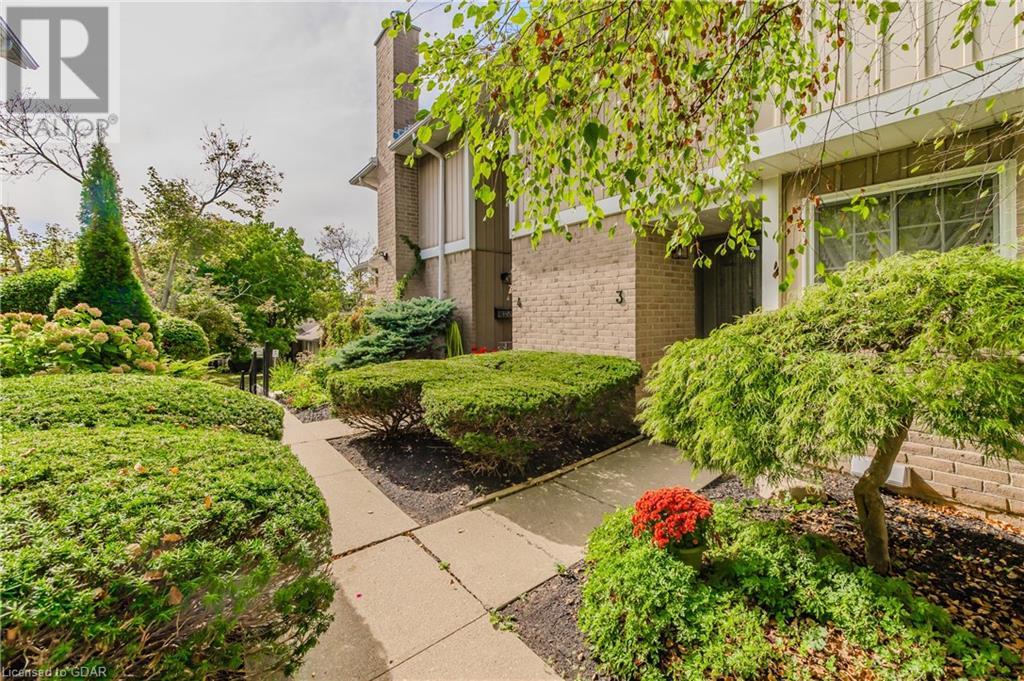 106 Woodlawn Road E