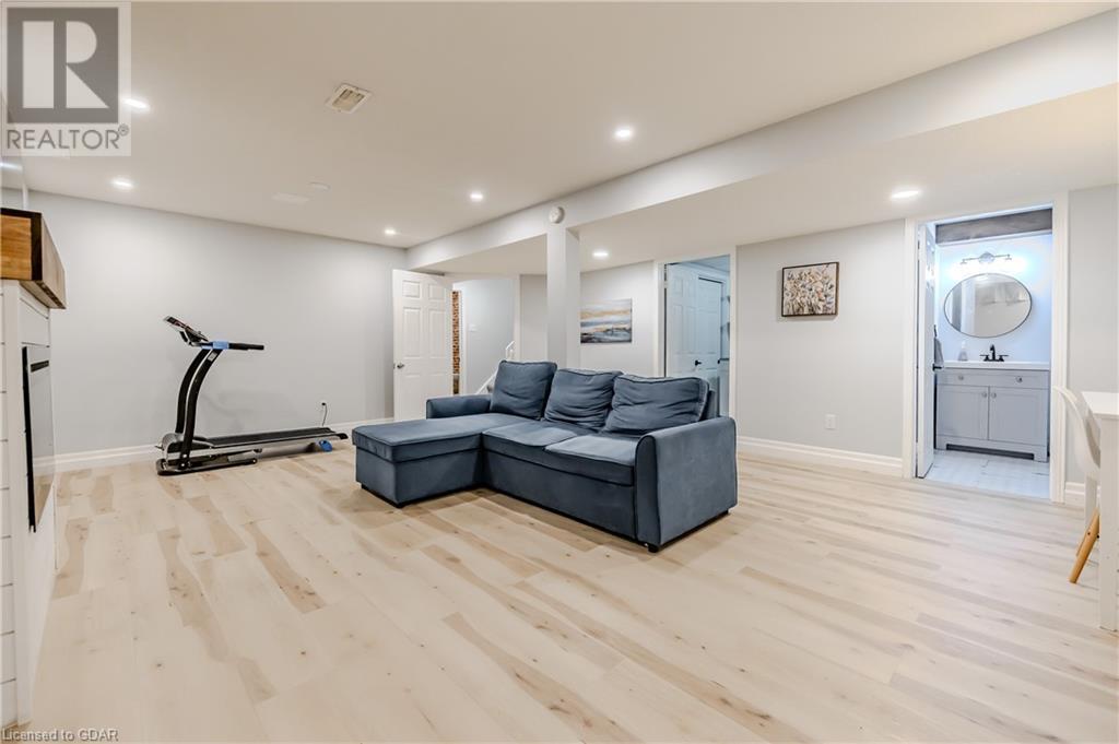 106 Woodlawn Road E