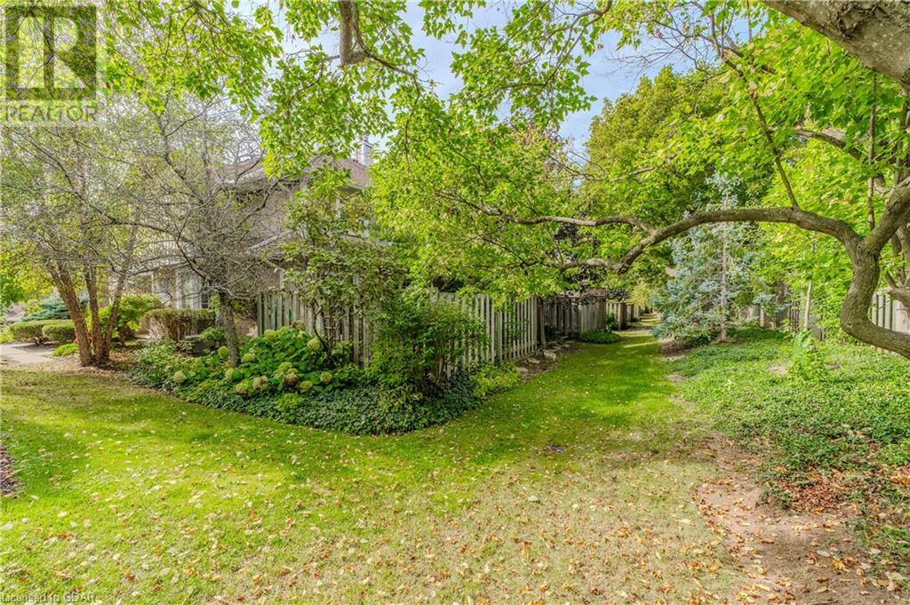 106 Woodlawn Road E