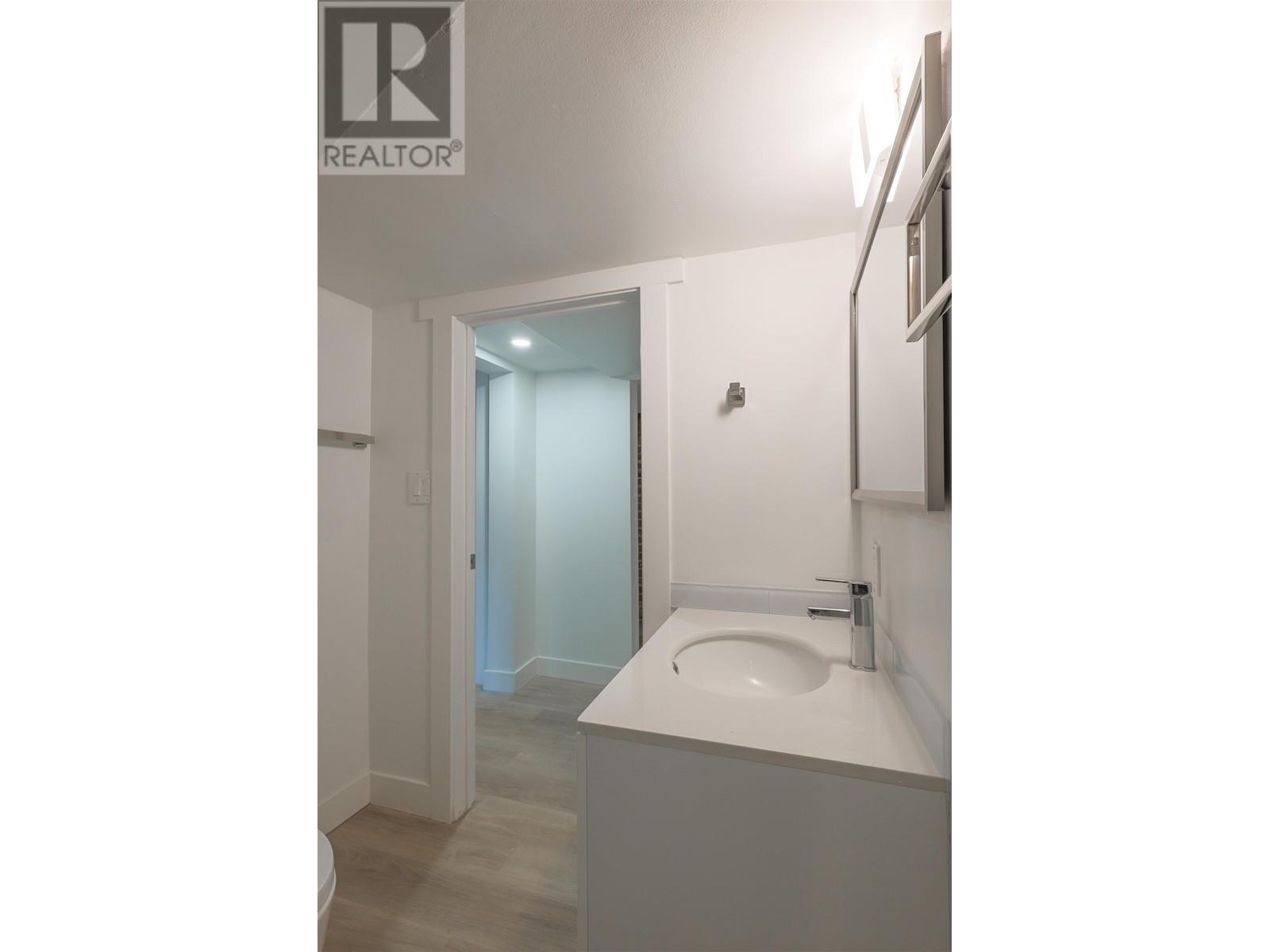 Listing Picture 31 of 40 : 1307 W 41ST AVENUE, Vancouver / 溫哥華 - 魯藝地產 Yvonne Lu Group - MLS Medallion Club Member