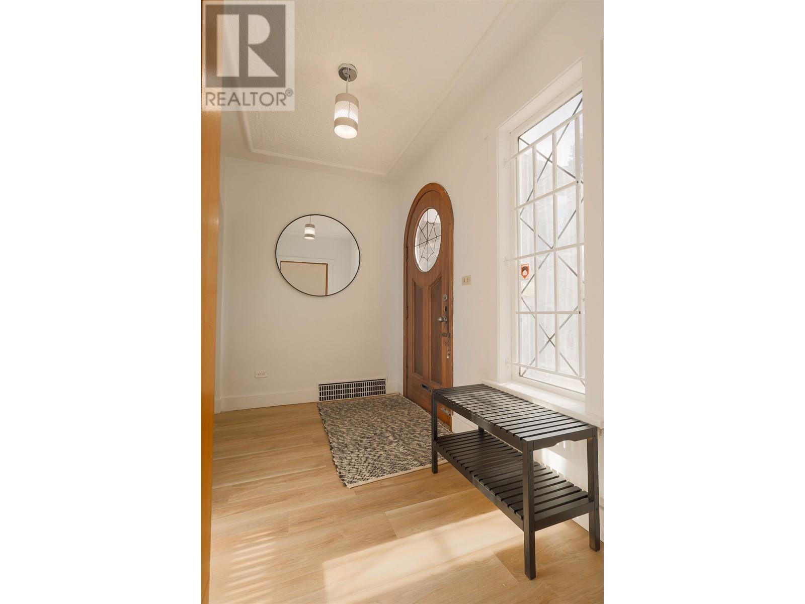 Listing Picture 9 of 40 : 1307 W 41ST AVENUE, Vancouver / 溫哥華 - 魯藝地產 Yvonne Lu Group - MLS Medallion Club Member