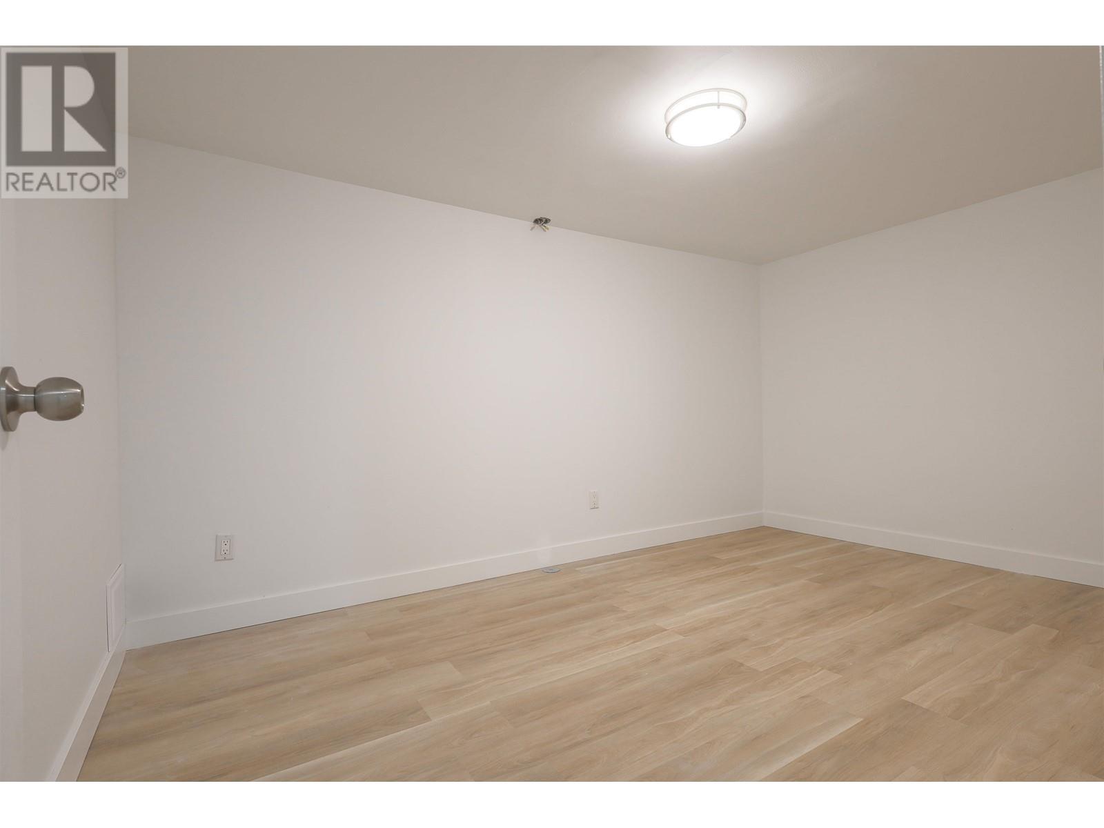 Listing Picture 29 of 40 : 1307 W 41ST AVENUE, Vancouver / 溫哥華 - 魯藝地產 Yvonne Lu Group - MLS Medallion Club Member