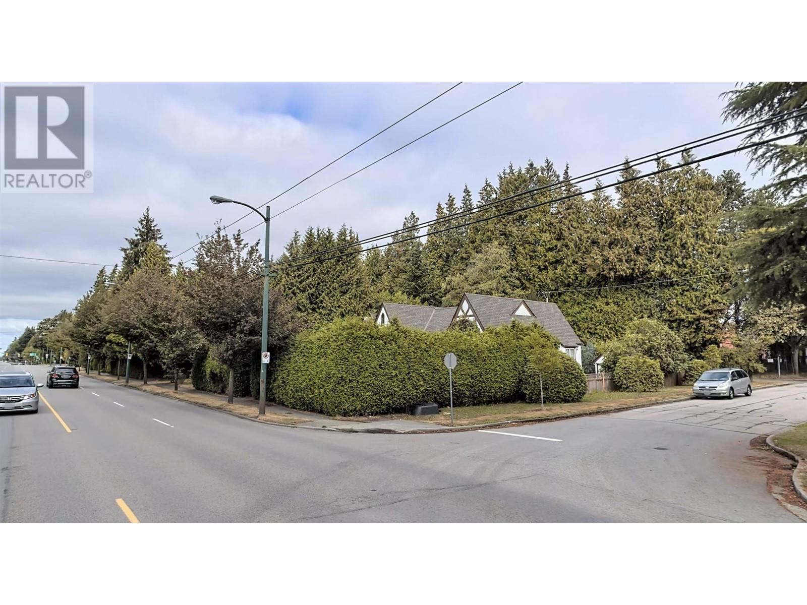 Listing Picture 2 of 40 : 1307 W 41ST AVENUE, Vancouver / 溫哥華 - 魯藝地產 Yvonne Lu Group - MLS Medallion Club Member