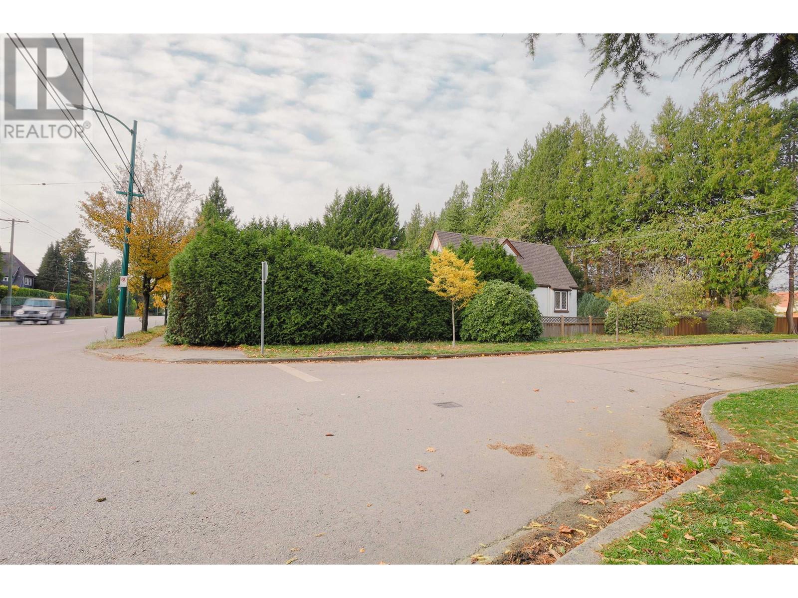 Listing Picture 35 of 40 : 1307 W 41ST AVENUE, Vancouver / 溫哥華 - 魯藝地產 Yvonne Lu Group - MLS Medallion Club Member