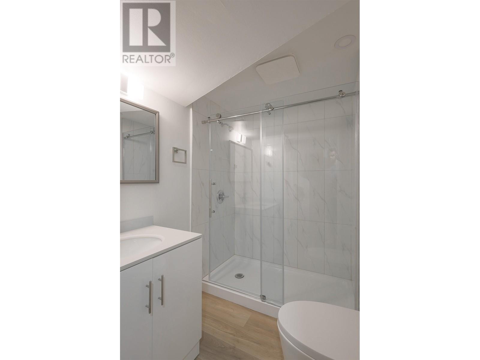 Listing Picture 30 of 40 : 1307 W 41ST AVENUE, Vancouver / 溫哥華 - 魯藝地產 Yvonne Lu Group - MLS Medallion Club Member