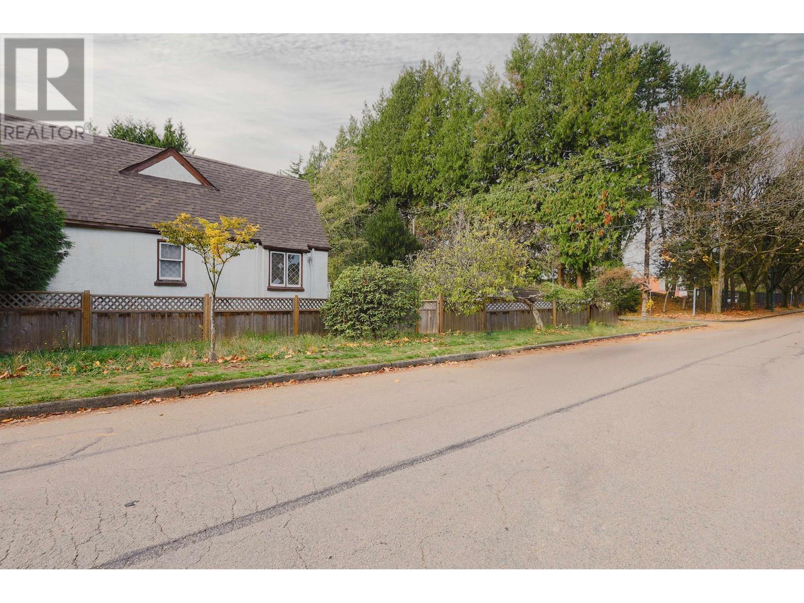 Listing Picture 34 of 40 : 1307 W 41ST AVENUE, Vancouver / 溫哥華 - 魯藝地產 Yvonne Lu Group - MLS Medallion Club Member