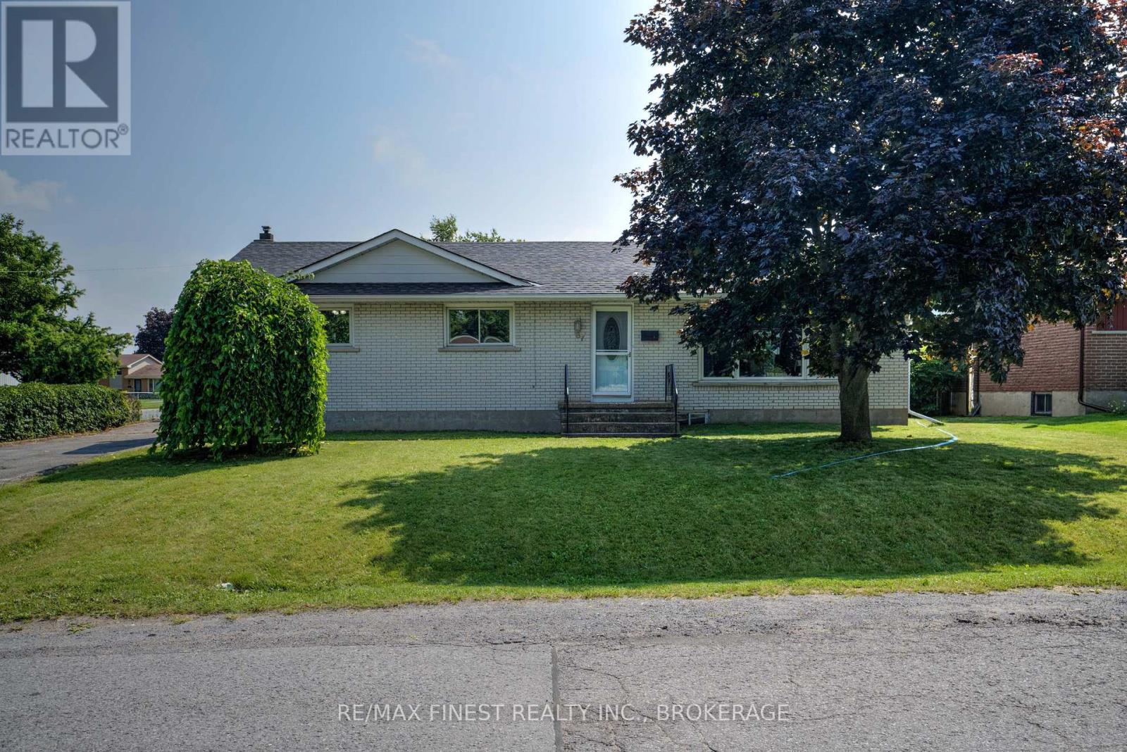 87 Oxford Crescent, Loyalist, Ontario  K7N 1R1 - Photo 3 - X10413157